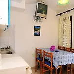 Mandica 4*